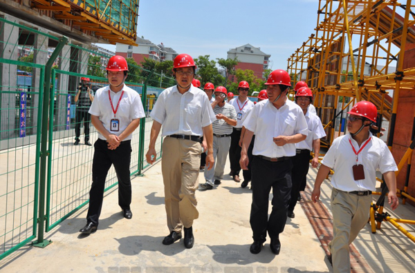 2013年上半年全省建築生産安全形勢分析會暨文明工地觀摩會在南京召開